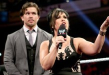 VIDEO: Vickie Guerrero saluta le divas nel backstage