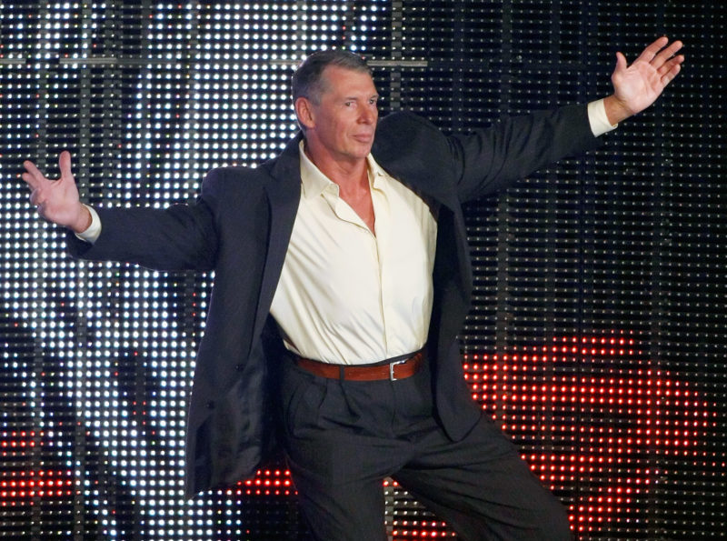 WWE: Ecco il video di Vince McMahon che si tuffa dalla balconata di WrestleMania 36