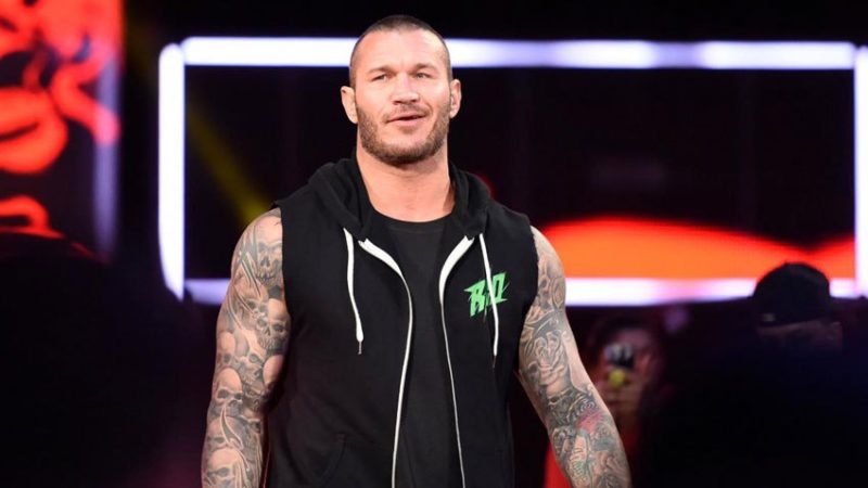 FOTO: Randy Orton viene “tormentato” dalla moglie nel suo privato