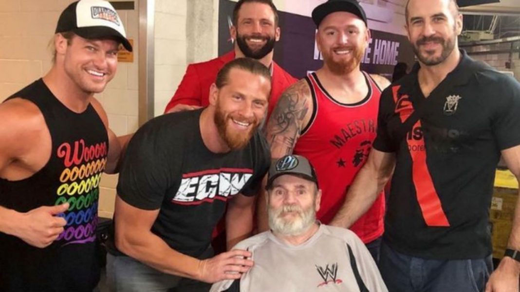 WWE: Alcuni lottatori incontrano Howard Finkel
