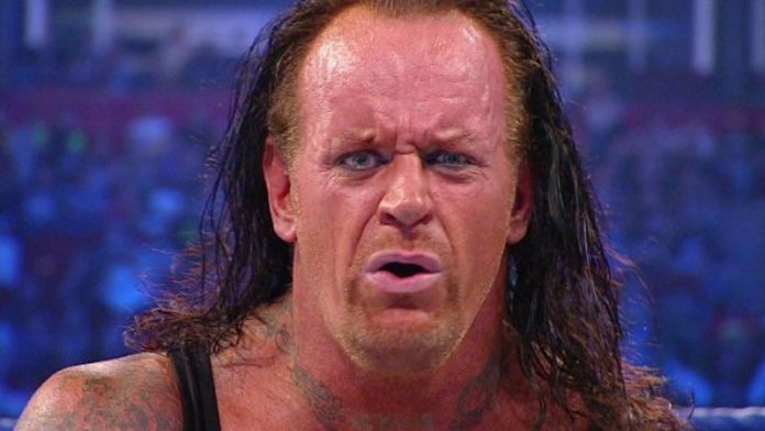WWE: Divertente gaffe sulla nuova T-shirt di Undertaker
