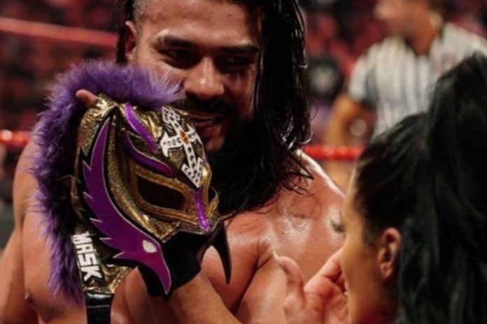 WWE: Andrade rivela perché voleva strappare la maschera a Rey Mysterio