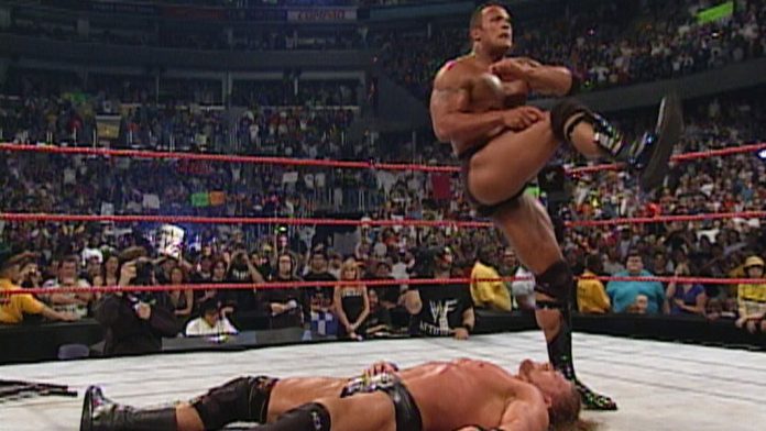 Triple H: “Il People’s Elbow di The Rock è nato per far ridere Undertaker”