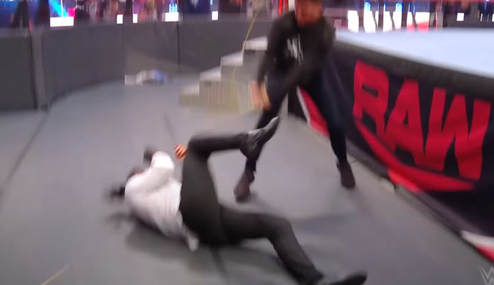 FOTO: Ecco come è ridotta la schiena di Seth Rollins dopo l’aggressione di Dominick Mysterio