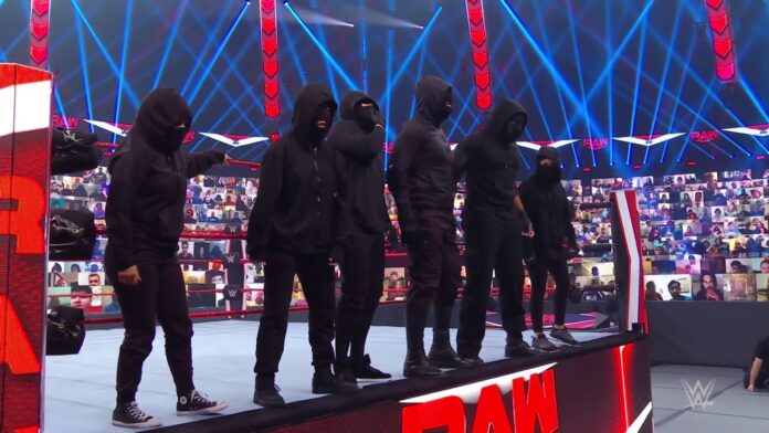 WWE: I Retribution portano ancora distruzione a Raw, nuove vittime nel mirino – Spoiler