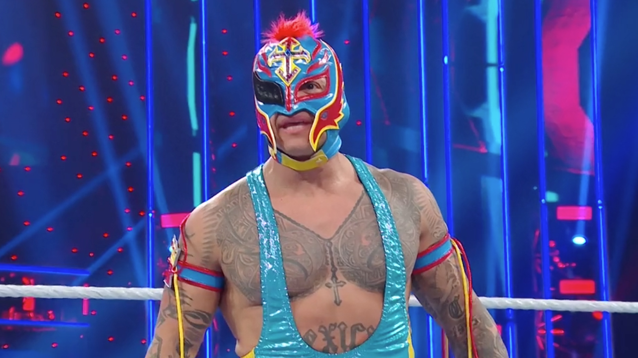 WWE Rey Mysterio rischia uno stop di 8 mesi a causa del nuovo