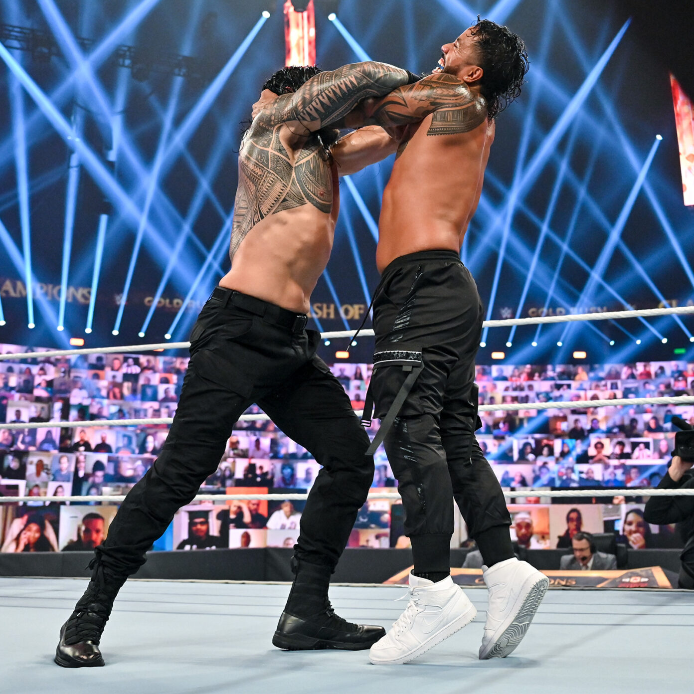 foto-roman-reigns-cambia-ufficialmente-ring-attire-ecco-la-gallery-da