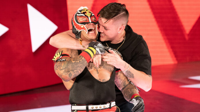 WWE: Rey Mysterio e suo figlio Dominik verranno prossimamente divisi?