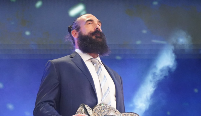 WWE: Seth Rollins rende omaggio a Brodie Lee sul ring nella sua città natale