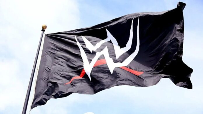 FOTO: La WWE svela i nuovi banner per Raw, SmackDown ed NXT