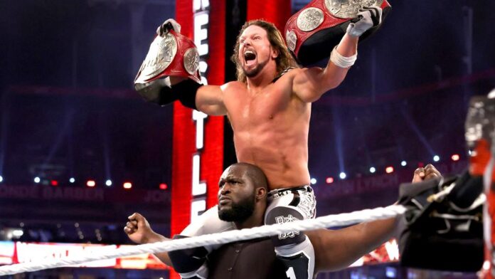 WWE: AJ Styles e Omos spiegano il motivo della loro assenza a Raw