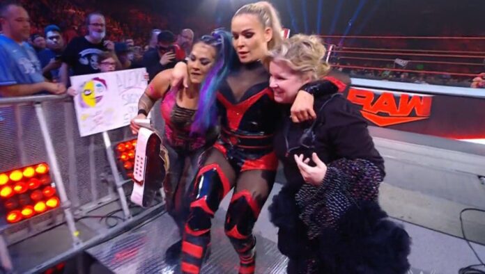WWE: Probabile infortunio per Natalya durante il tag team match di stanotte – Spoiler