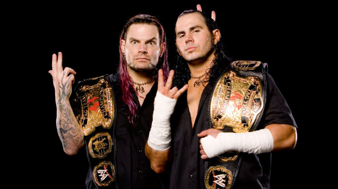 VIDEO: La theme degli Hardy Boyz risuona nella ECW Arena e i fan si esaltano