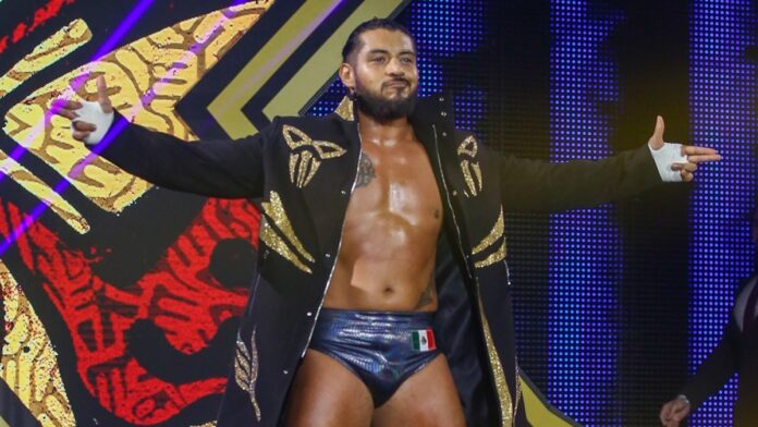 WWE: Santos Escobar non andrà nel main roster per una questione fisica e anagrafica?