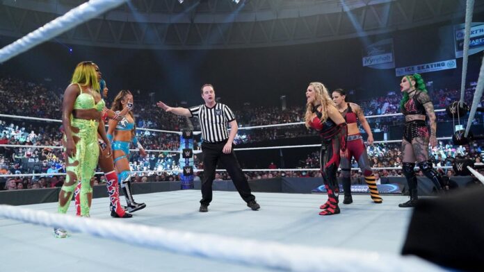 WWE: Scoppia il caos nel team femminile, Sonya Deville inspiegabilmente apporta un taglio