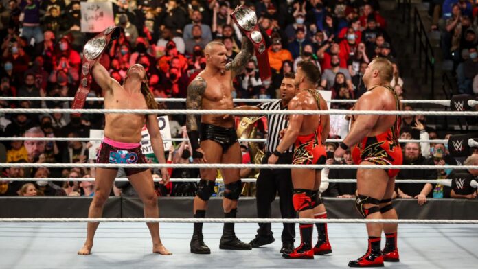 WWE: Clamoroso al Wells Fargo Center, gli Alpha Academy sorprendono gli RK-Bro