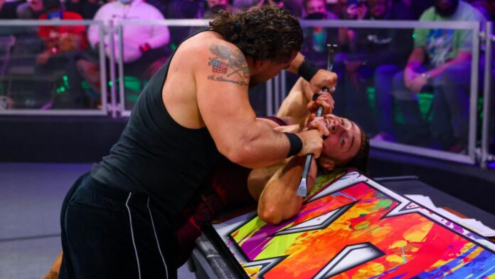 WWE: Con la sua arma preferita Tony D’angelo sconfigge Pete Dunne al culmine del loro feud
