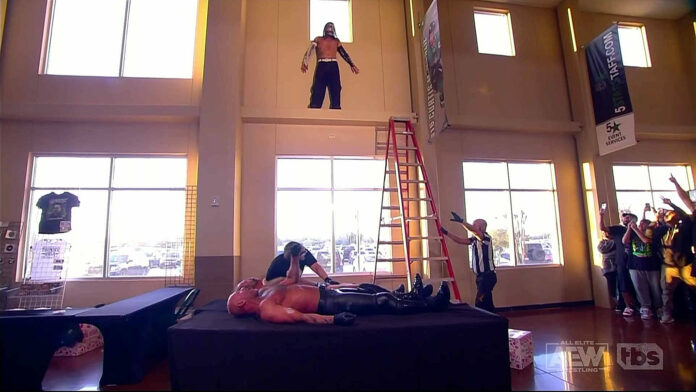 AEW:  8 Man Tornado Tag Match folle e Jeff Hardy torna a volare da altezze inimmaginabili