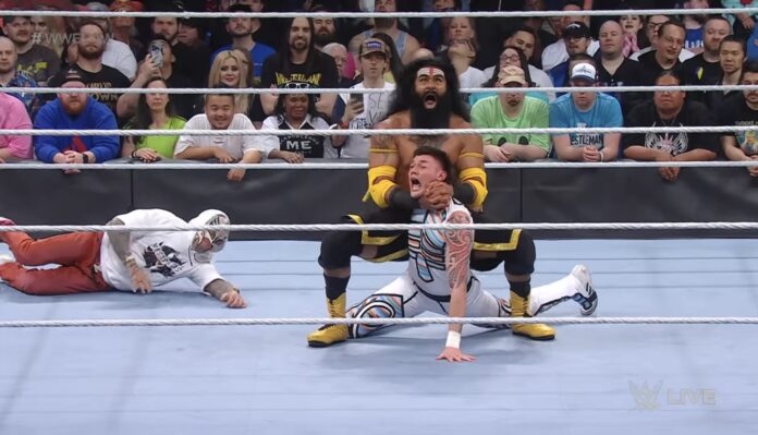 WWE: L’attesa è finita, Veer Mahaan torna a Raw ed attacca brutalmente Rey e Dominik Mysterio!