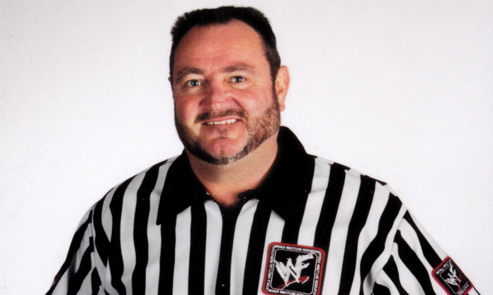 WWE: Tim White sarà il primo arbitro nella storia a essere introdotto nella Hall of Fame