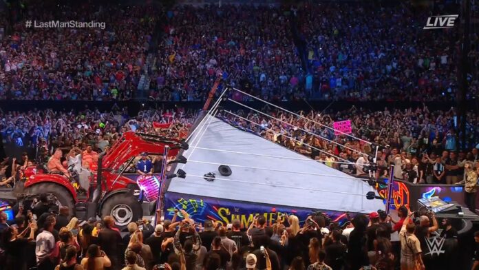 WWE: Follia di Brock Lesnar col trattore ma Reigns riesce a rimanere campione malgrado Theory