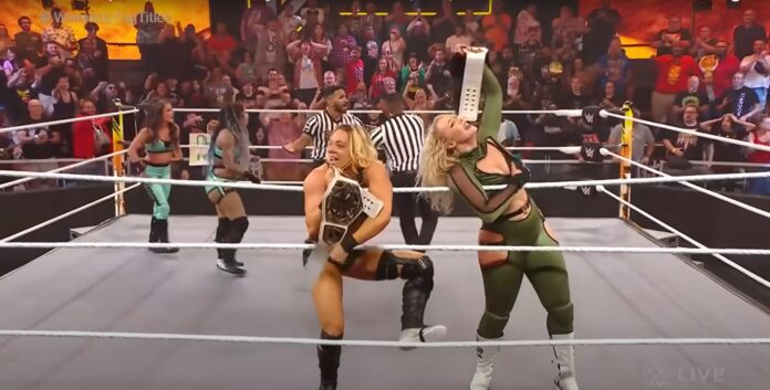 WWE: Var ad NXT? Il match di coppia femminile è ripartito dopo una clamorosa svista arbitrale