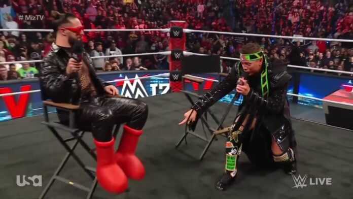 WWE: Seth Rollins e i suoi nuovi assurdi stivali diventano virali!