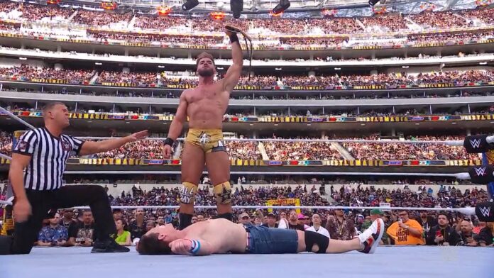 WWE: Il ritorno a WrestleMania di Cena è amaro, Theory vince con una scorrettezza