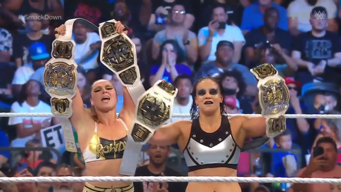 WWE: Rousey e Baszler vincono il match di unificazione dei titoli di coppia, ma Liv Morgan torna per reclamare le cinture