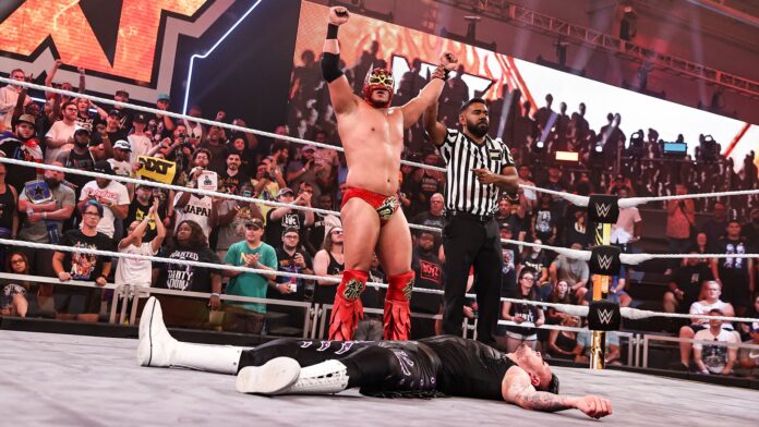 WWE: Dragon Lee piega la resistenza di Bate e tiene il titolo, settimana prossima nuova difesa titolata contro…