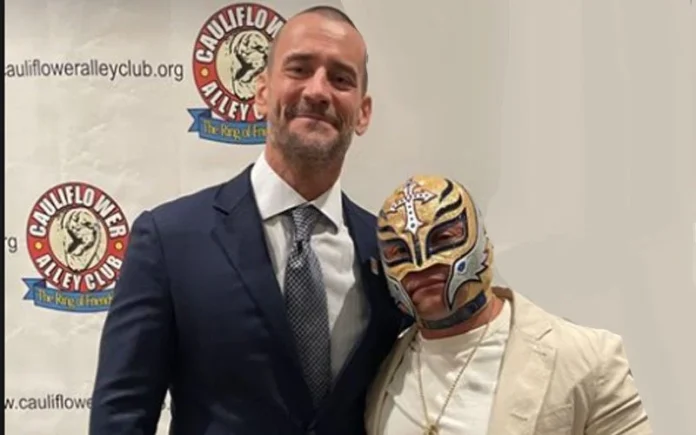 FOTO: CM Punk riceve un premio a Las Vegas e incontra Rey Mysterio, JBL e altri wrestler