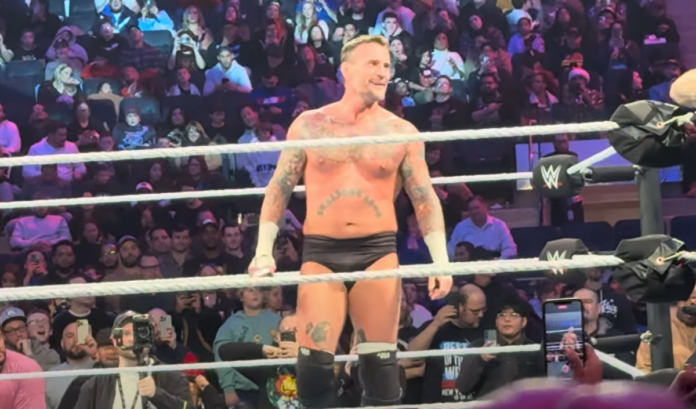 WWE: CM Punk ha indossato un costume diverso da quello che si era preparato, ecco il motivo