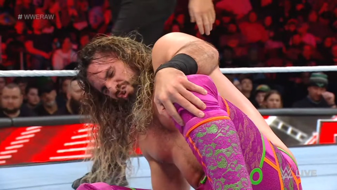WWE: C’è una diagnosi per Seth Rollins. Crociato salvo, ma c’è lesione, lungo stop per lui
