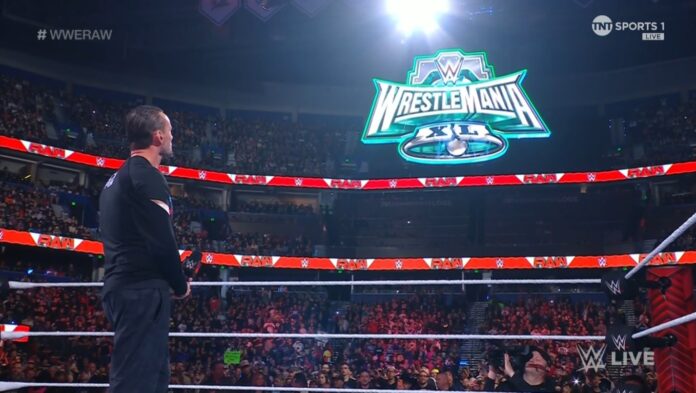 WWE: Un commosso CM Punk annuncia a RAW la sua dipartita da WrestleMania XL per infortunio