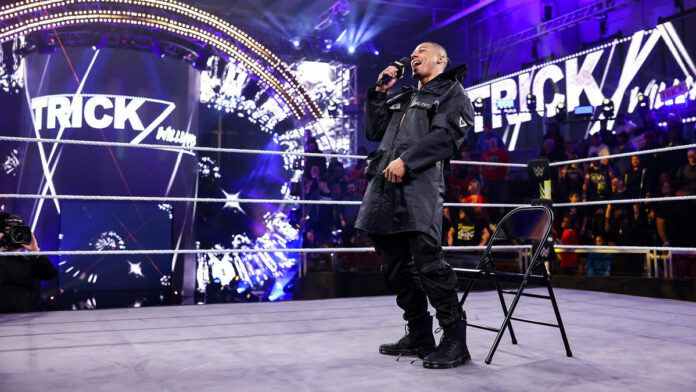 WWE: I fan ringraziano Carmelo Hayes dopo NXT, lui risponde con il gesto dell’ombrello. Il video