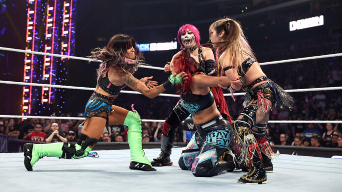 WWE: Bayley è rimasta da sola, anche Dakota Kai le ha voltato le spalle