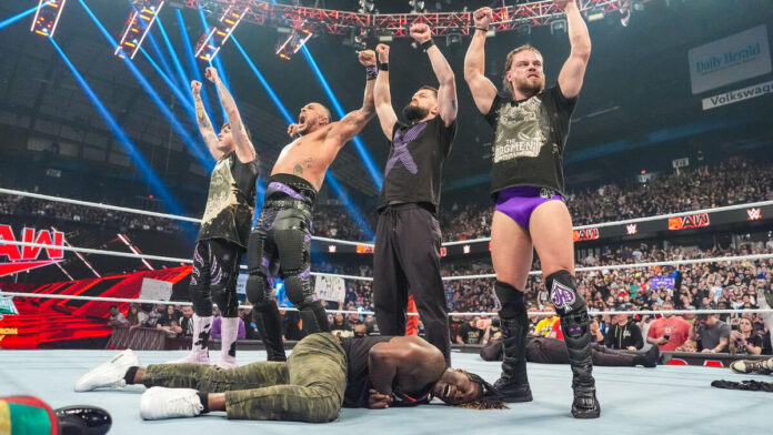 WWE: Il Judgment Day manda un segnale alla concorrenza in vista di WM, demoliti i tre team di Raw