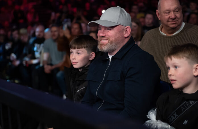 FOTO: Il Live Event WWE di Londra è ricco di stelle, Wayne Rooney e Anthony Joshua tra il pubblico