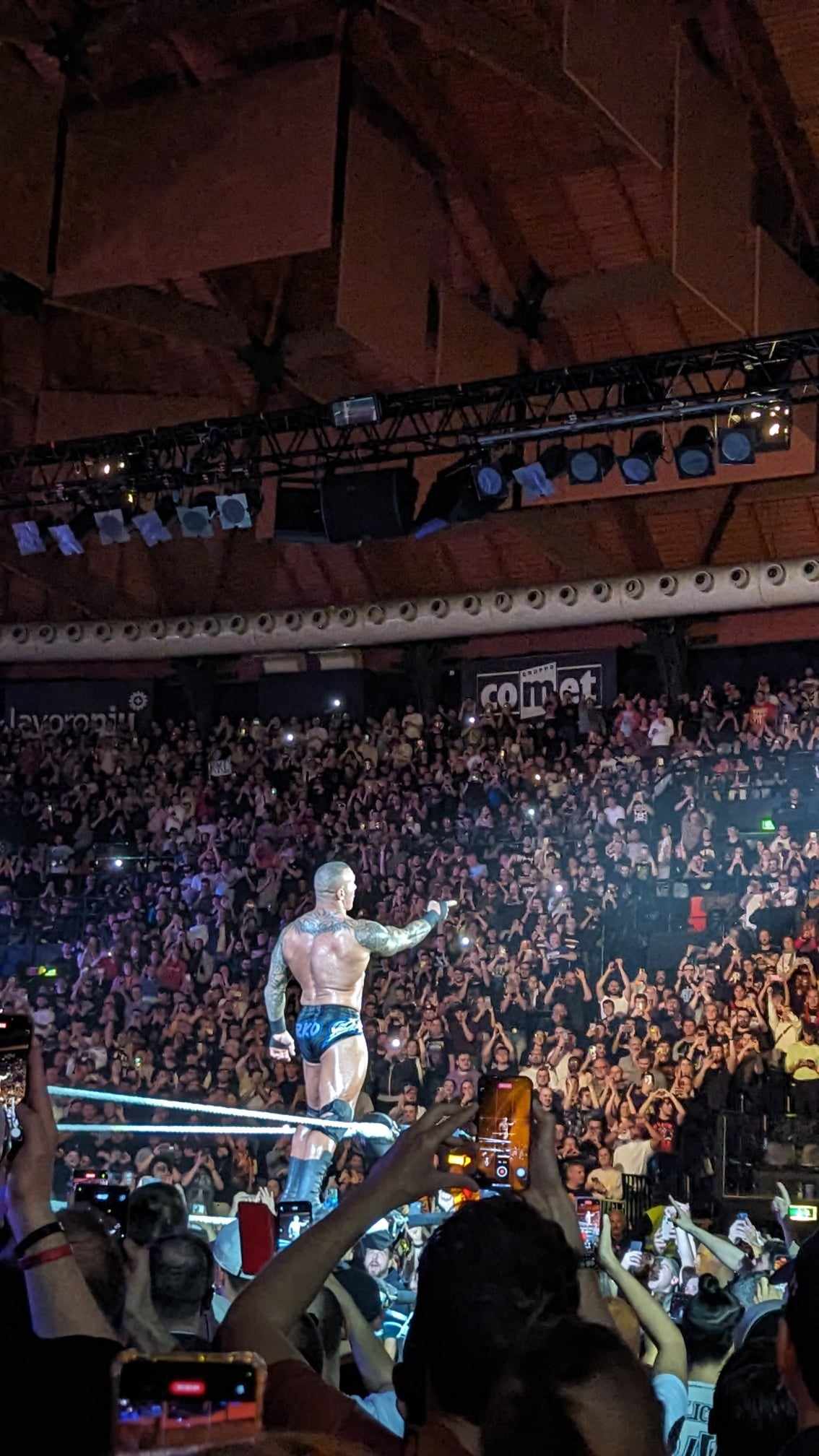 GALLERY Alcune foto e video del ritorno della WWE in Italia! Grande