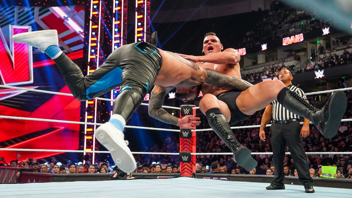 WWE: Jey Uso prova a convincere GUNTHER a “fare lo YEET” dopo la messa in onda di Raw, il video