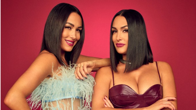 Brie Bella rompe il silenzio sulla separazione di Nikki Bella da Artem Chigvintsev