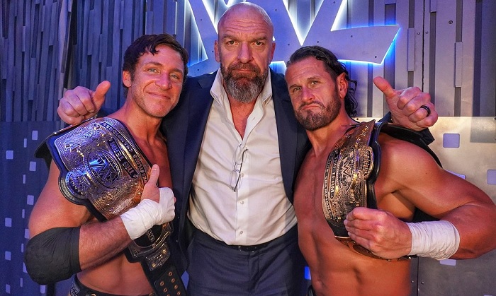 WWE: TRIPLE H si complimenta con i Motor City Machine Guns dopo la vittoria a SmackDown