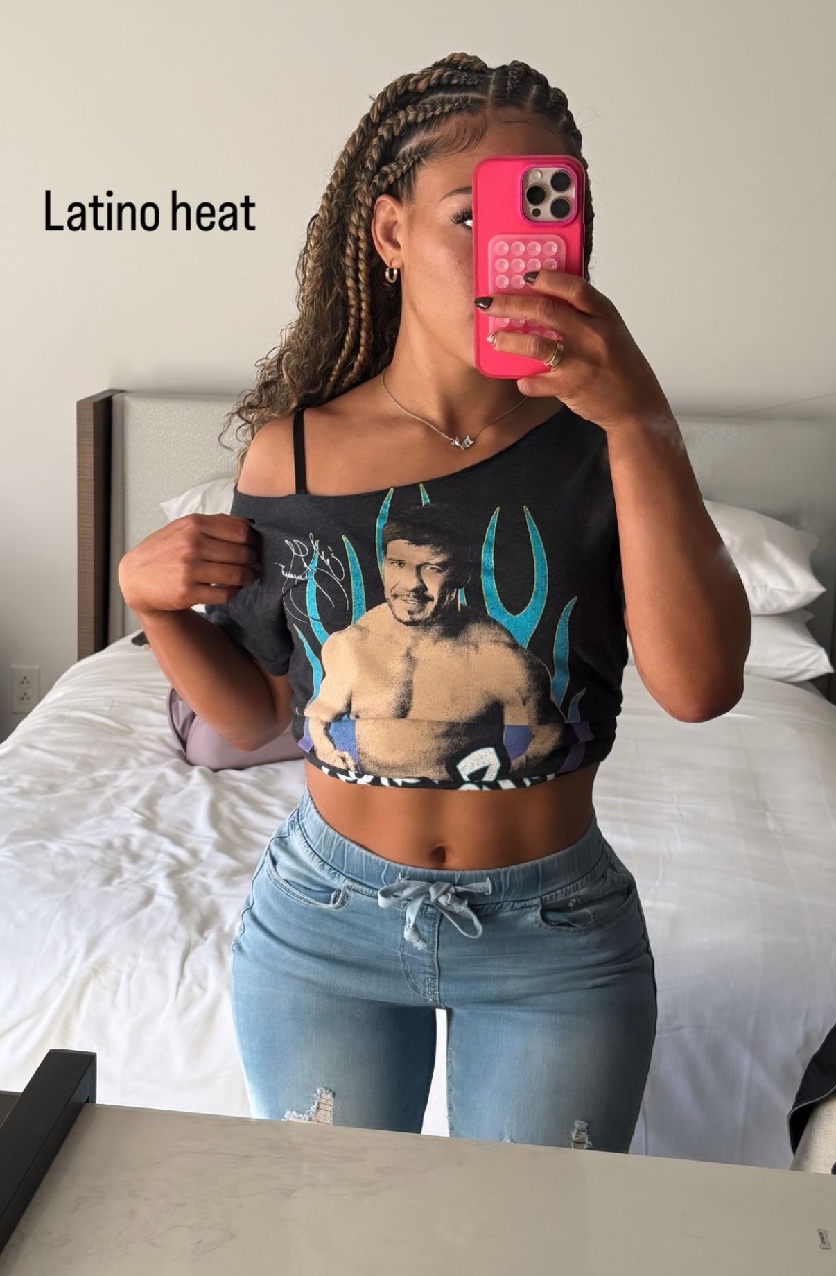 FOTO: Lola Vice ricorda Eddie Guerrero con una t shirt