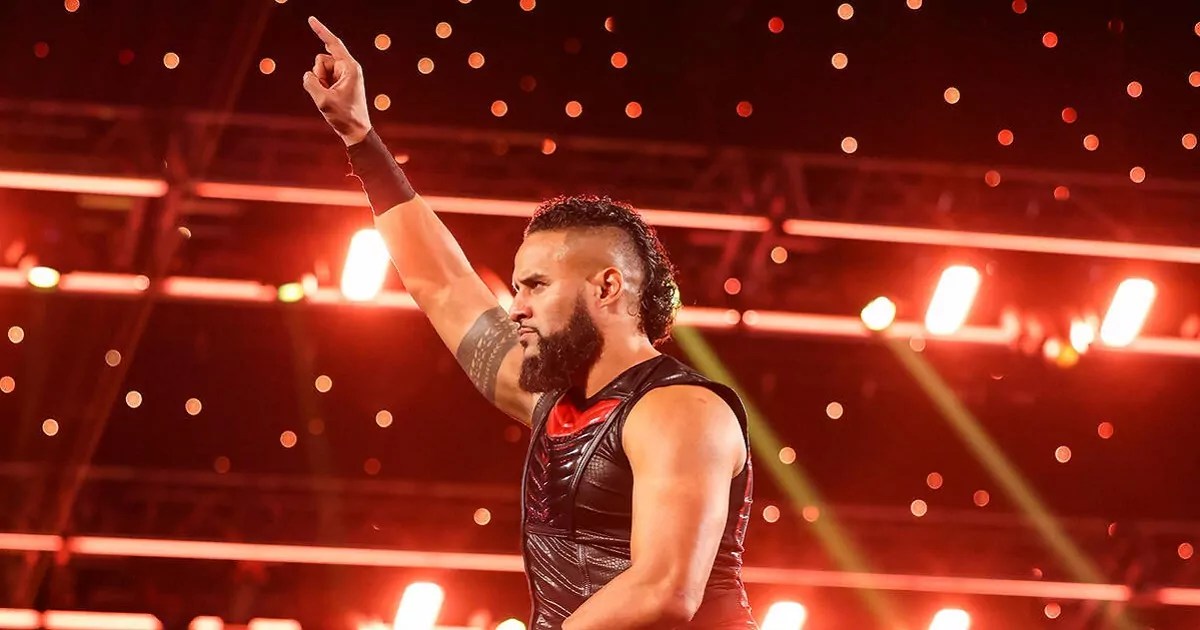 WWE: Tama Tonga lancia un indizio criptico sul ruolo segreto di The Rock Nella nuova Bloodline?