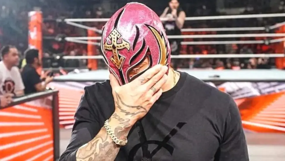 WWE: Rey Mysterio piange la scomparsa del padre con un toccante tributo