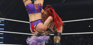 B-Fab colpisce Candice LeRae con un bodyslam