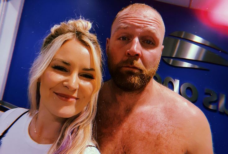 Renee Paquette e il rapporto professionale con Jon Moxley:”Cerco semplicemente di starmene alla larga”