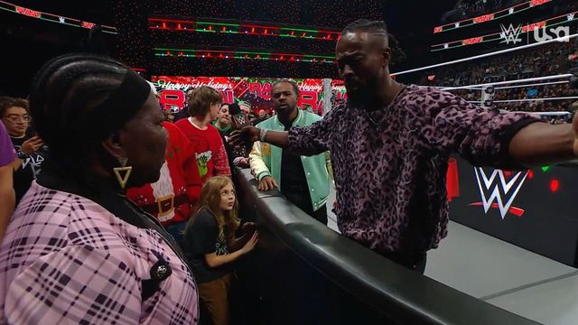 WWE: Kofi Kingston cancella la madre dalla foto di Natale dopo l’ultimo episodio di RAW