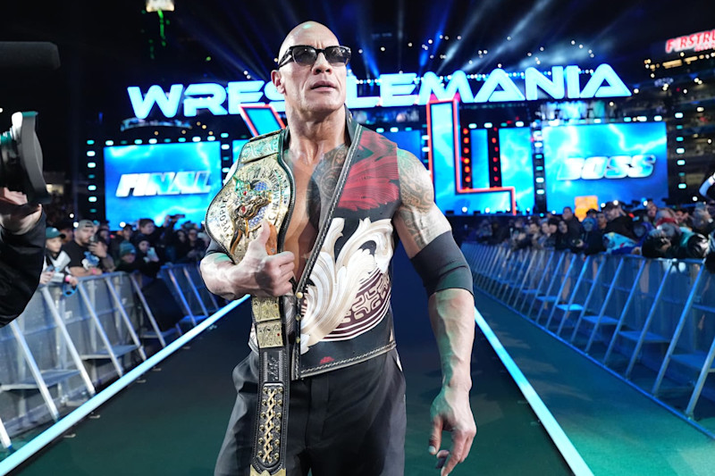 WWE: The Rock apparirà domani a Raw