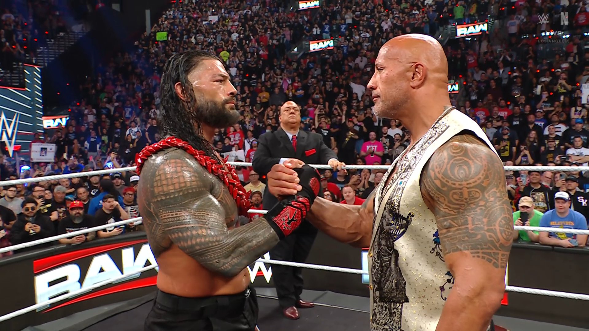 WWE: Roman Reigns schiena Solo Sikoa, arriva The Rock per ridargli l’Ula Fala